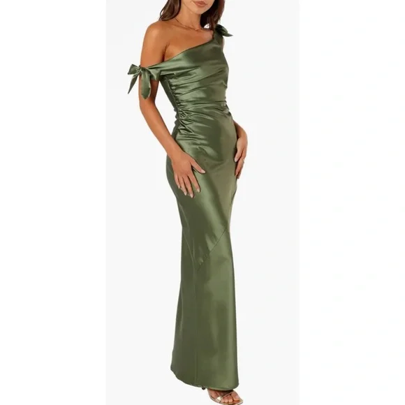 PETAL & PUP Selma One-Shoulder Satin Gown 💖NWT IN STORES💖 - Picture 2 of 4